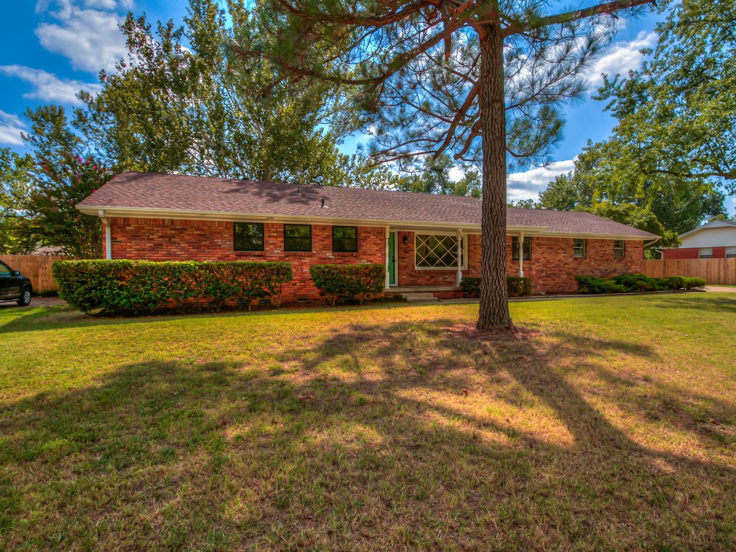 PRELEASING for Early Aug 2027! Updated (3) Bed, (2) Bath + Additional Living Area! – photo 3