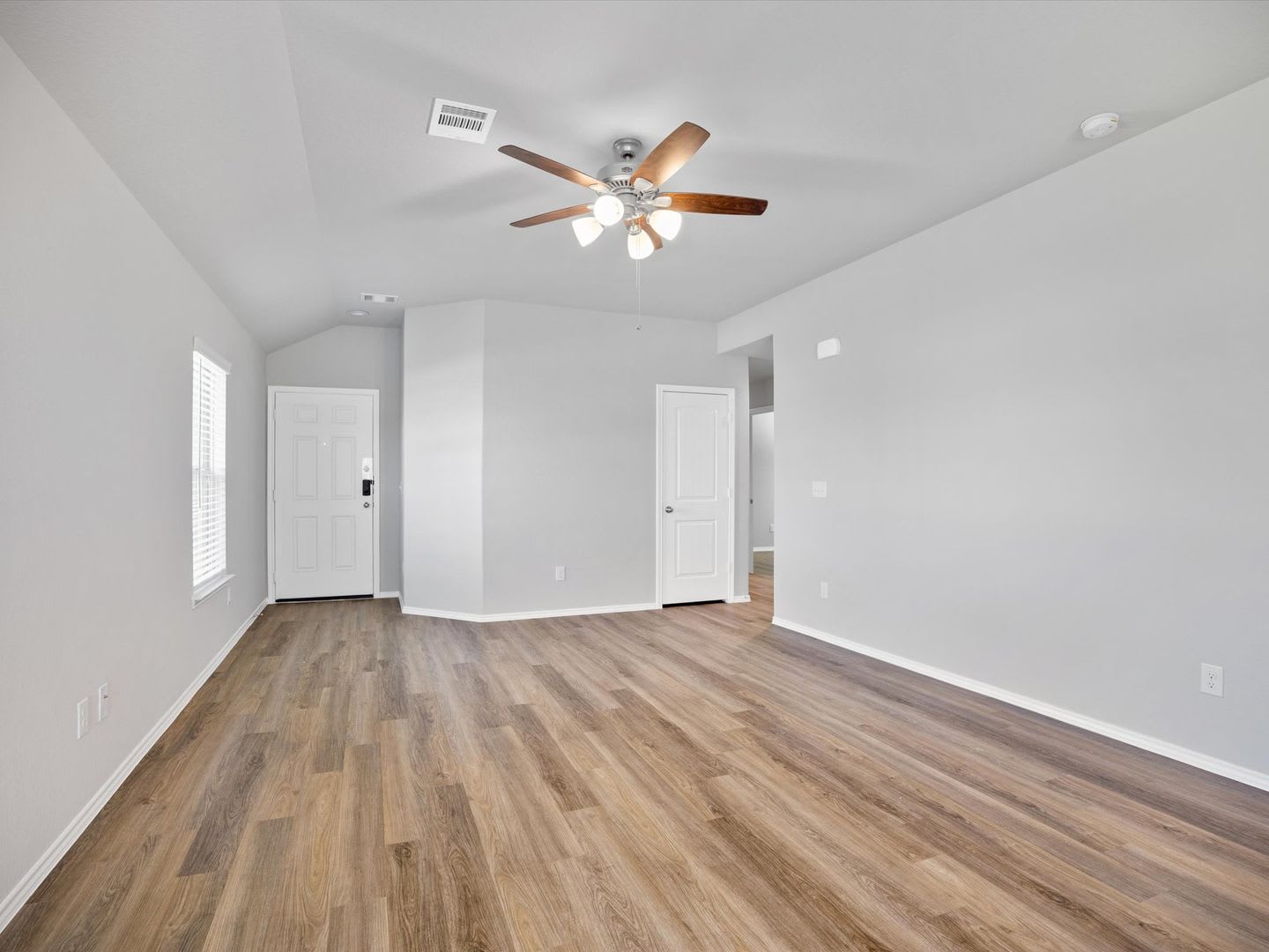 Now Available Spacious 3 Bedroom 2 Bath Home With A Privacy Fenced Backyard In Magnolia Springs – photo 4