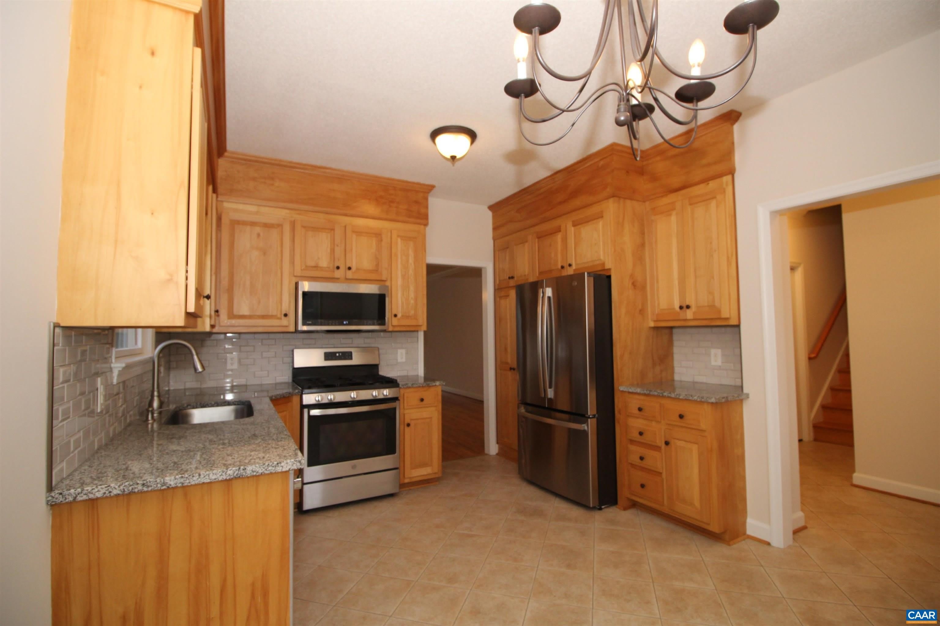 121 BRYANT DR – photo 4