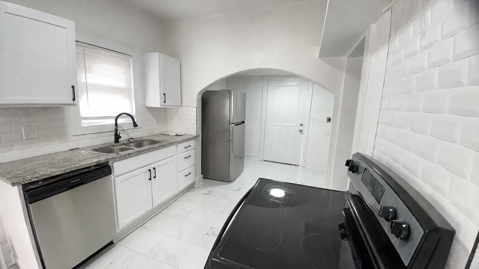 2217 East 37th Street – photo 4