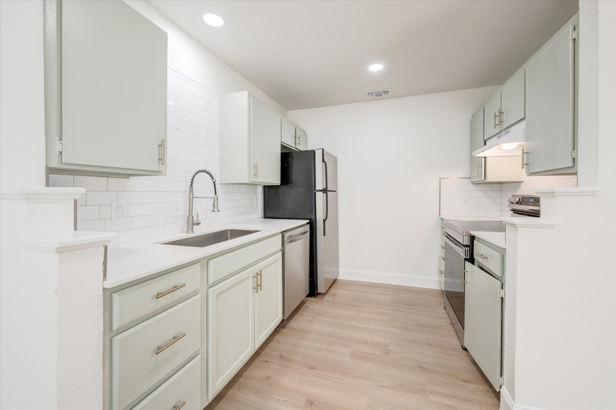 805 W Chambers Street – photo 2