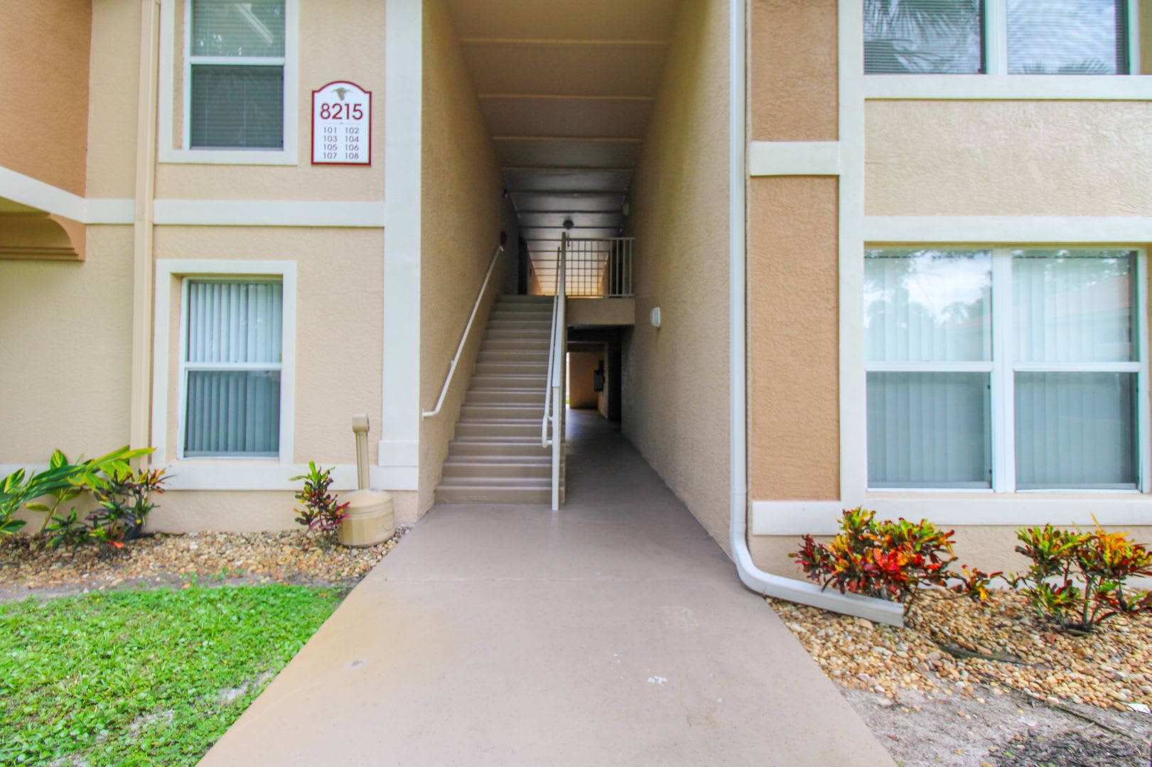 Unfurnished Annual 2025 Available In Ibis Club Starting April 1 2025 Colorful Bright Exceptionally Clean 2 2 Condo – photo 3