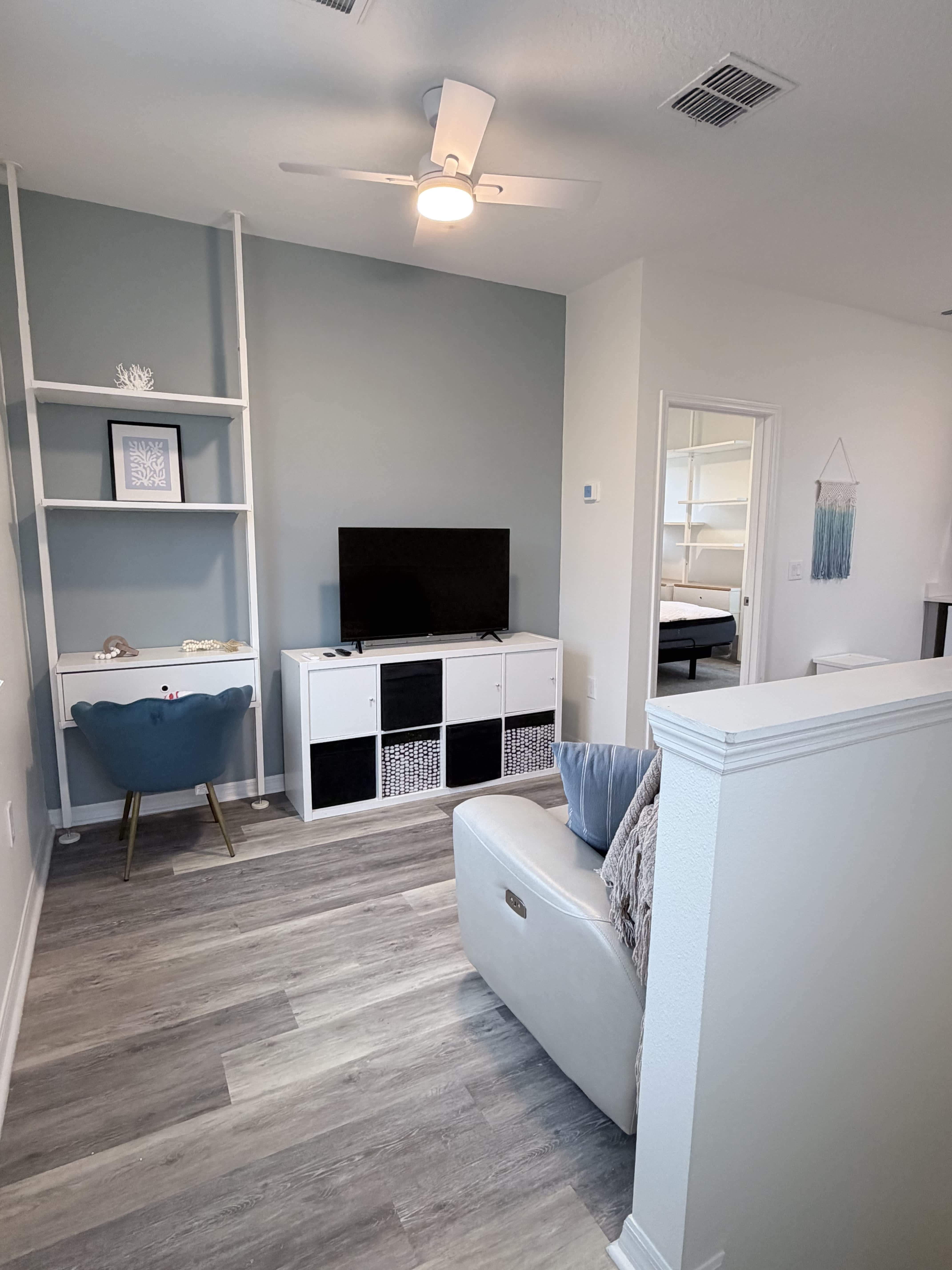 2089 White Feather Loop – photo 1
