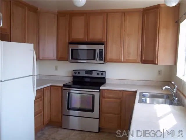 930 Ebony Ave – photo 4