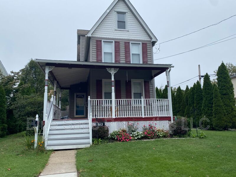913 8th Ave – photo 2