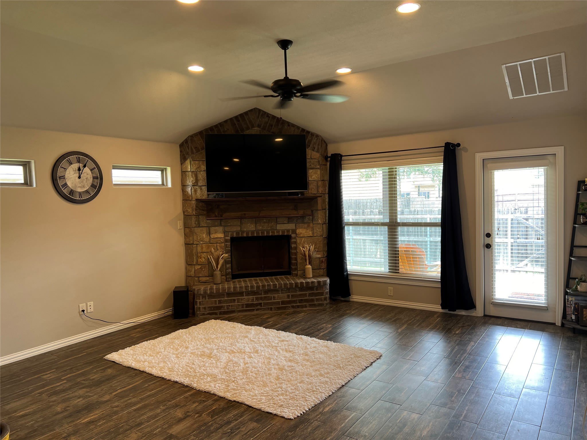 1410 Lauren Lane – photo 2
