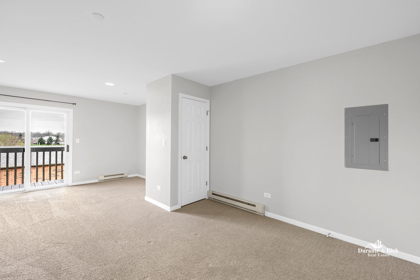 1 Bedroom 1 Bath Condo with in unit Laundry in Lake in the Hills! – photo 5