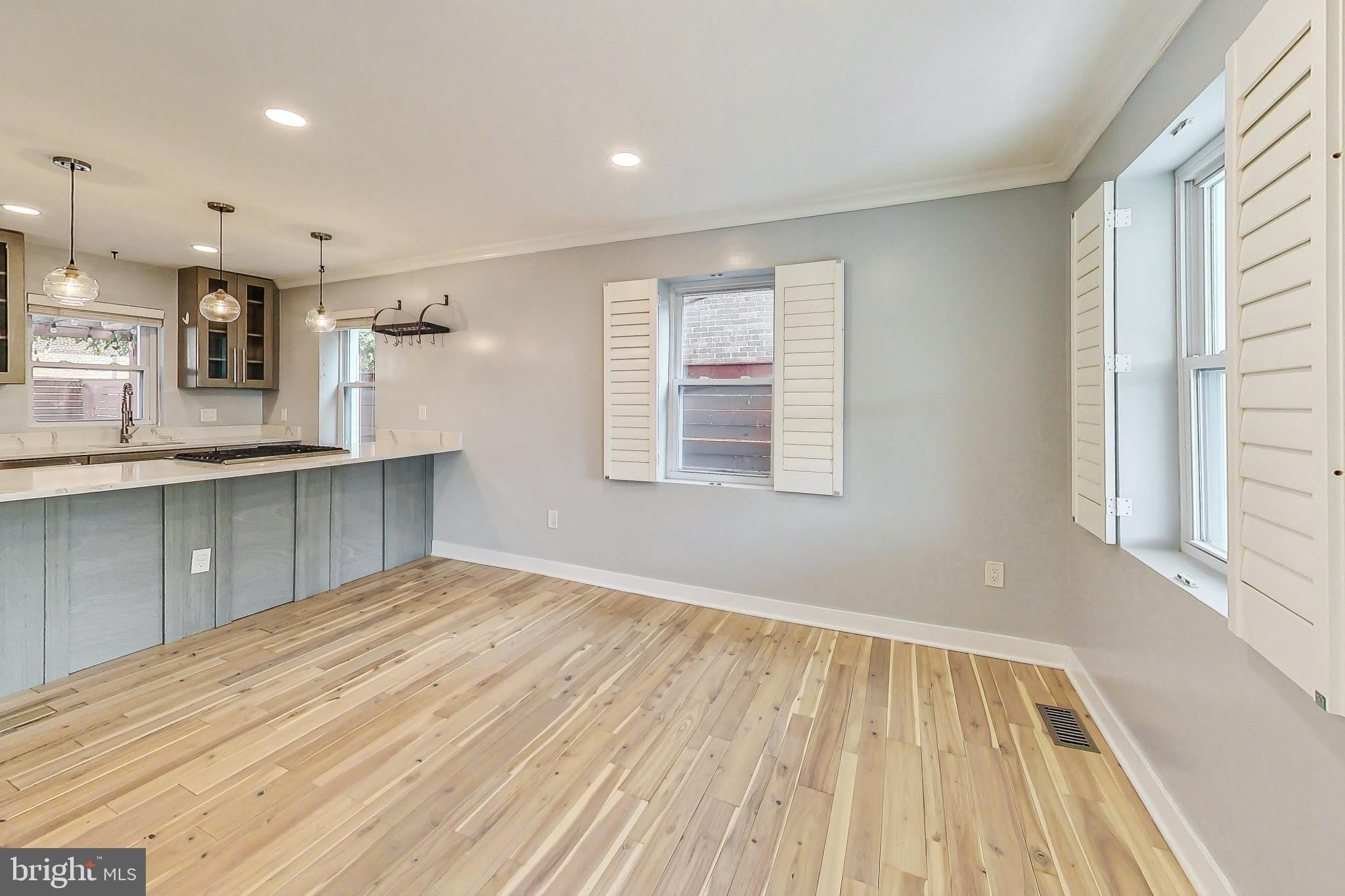 5008 6TH Place NE – photo 3