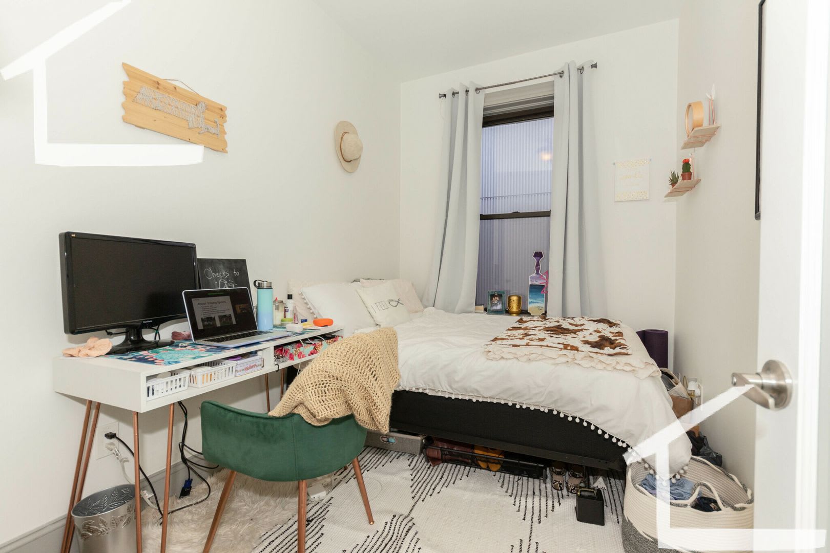 Charming 3 Bedroom No Broker Fee – photo 2