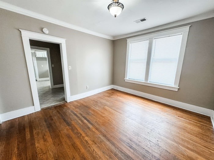 1659 Jackson Avenue – photo 5