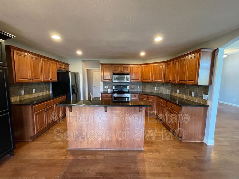 6063 N 19Th – photo 4