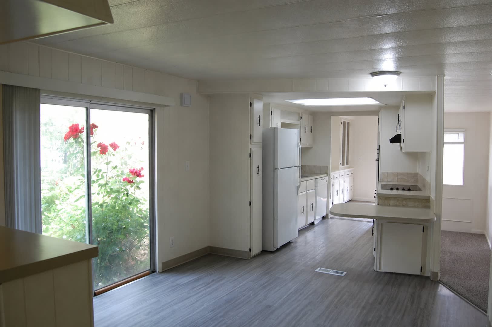 Columbia Riverfront Home With 1 Acre Of Landscaped Yard – photo 3