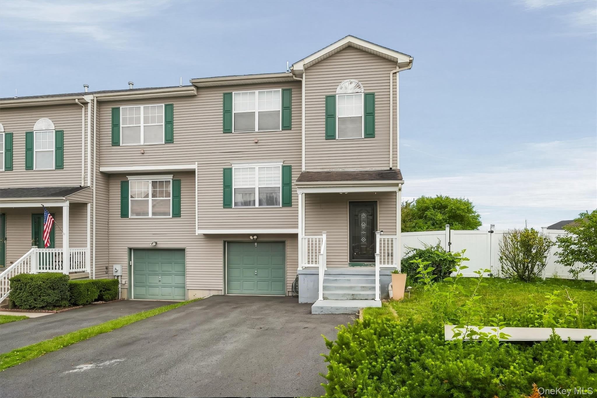 35 Helene Road – photo 1