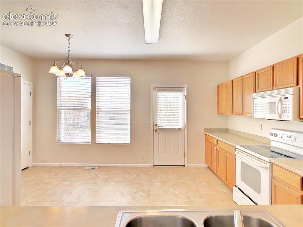 2723 Scotchbroom Point – photo 4
