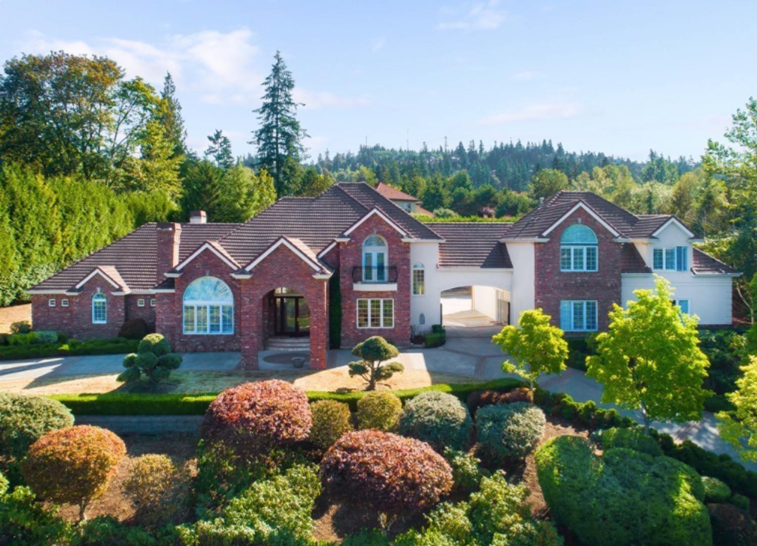 6 Bed 5 5 Bath Mansion Like Home In Bellevue Lakemount – photo 1