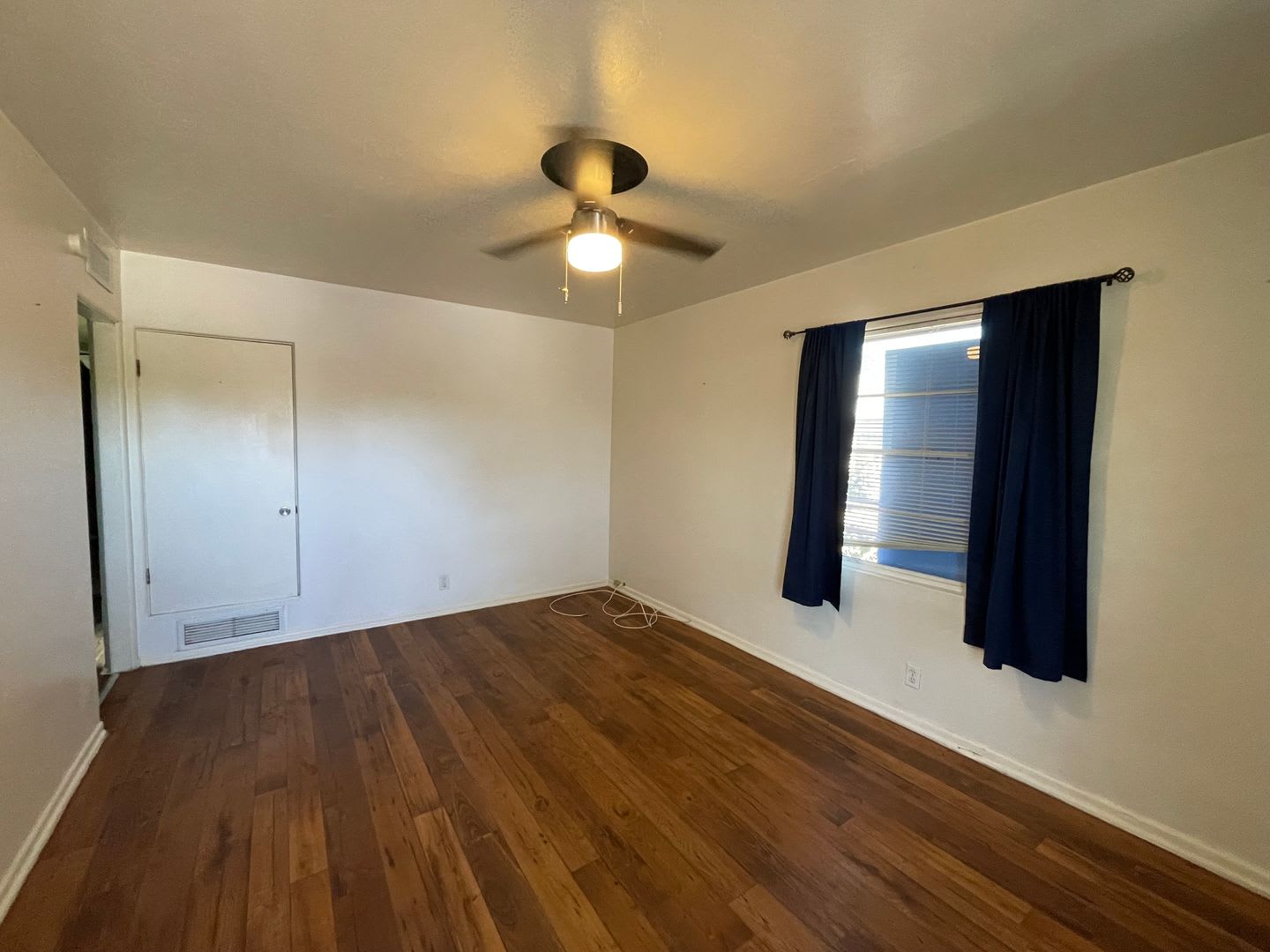 Perfect for UofA Students! **Move In Special 1/2 Off First Months Rent!** – photo 4
