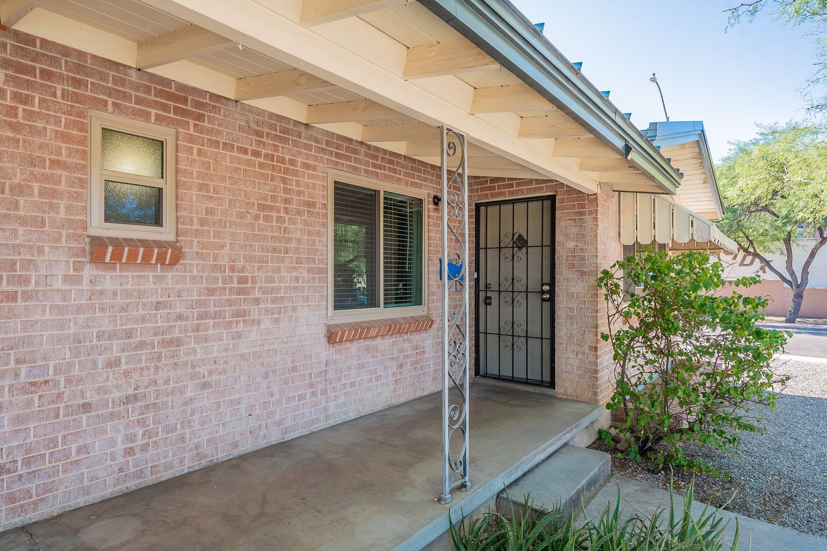 Charming 3-Bed Midtown Tucson Home with Retro Flair & Expansive Fenced Yard – photo 3