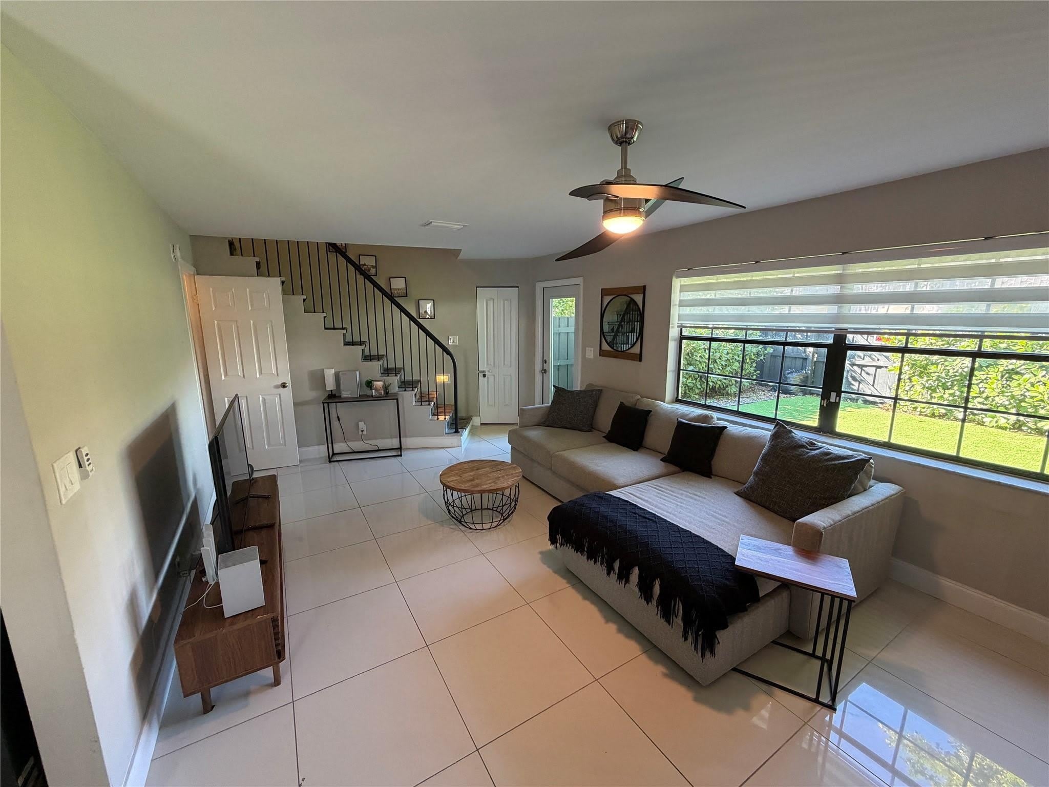 608 NE 29th Drive – photo 1