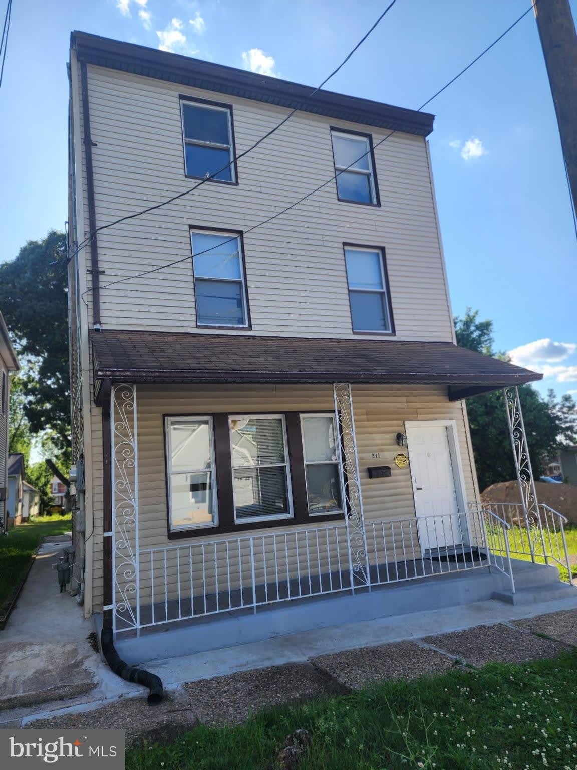 211 BROAD Street – photo 1