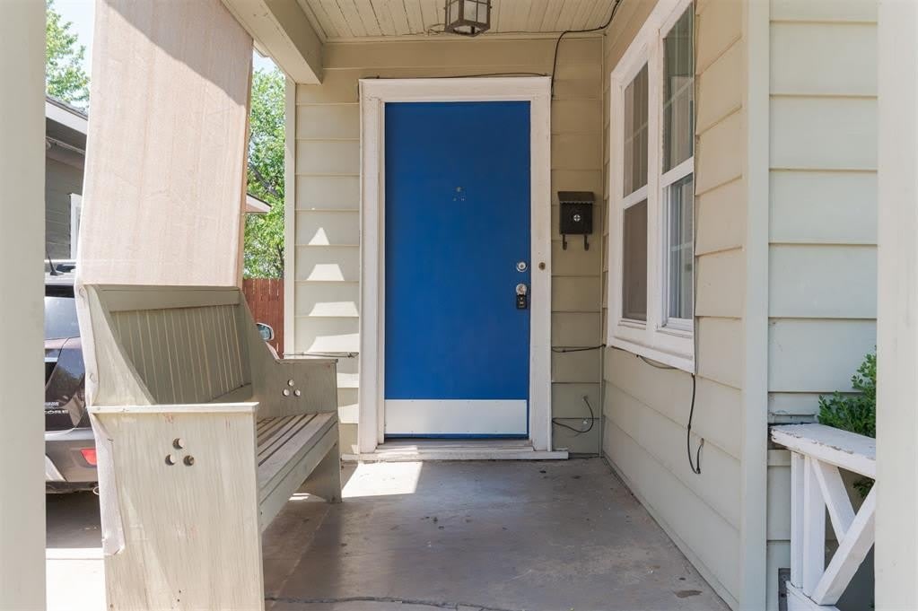 2609 N Shartel Avenue – photo 1