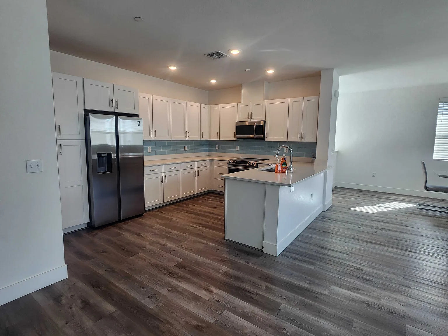 5301 East Commerce Way – photo 3