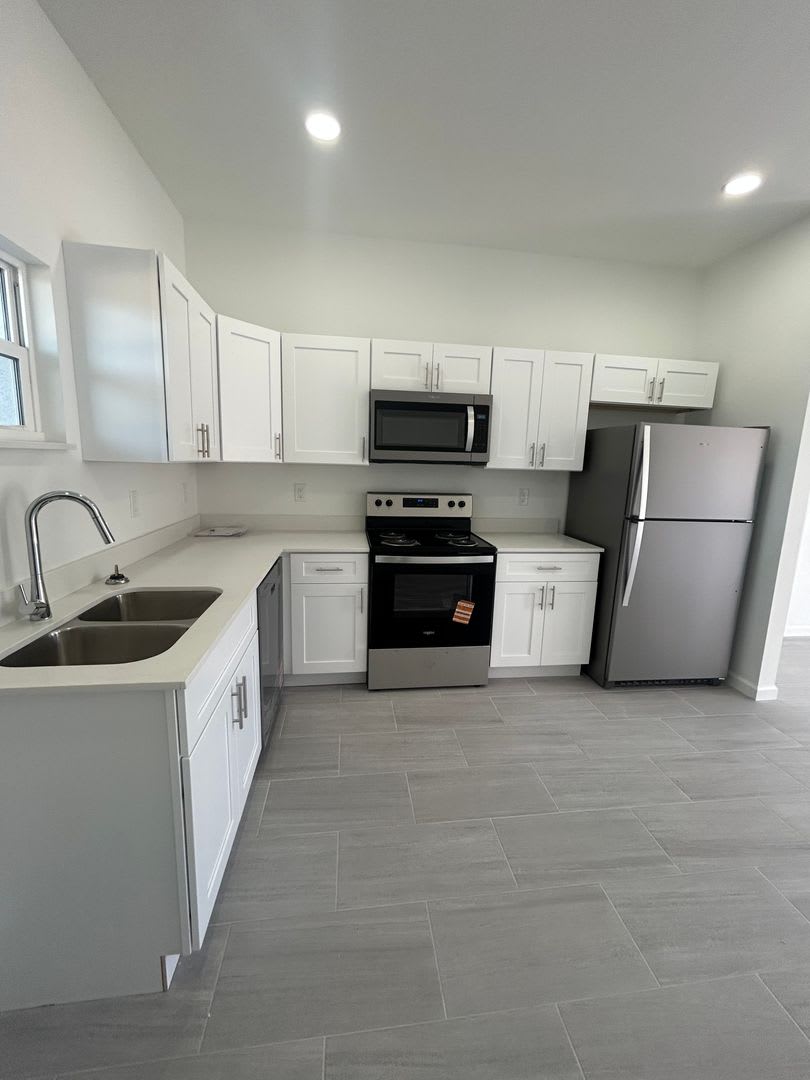 Brand New Modern 2Br 2Ba Home With Garage Desirable Lake Placid Location – photo 5