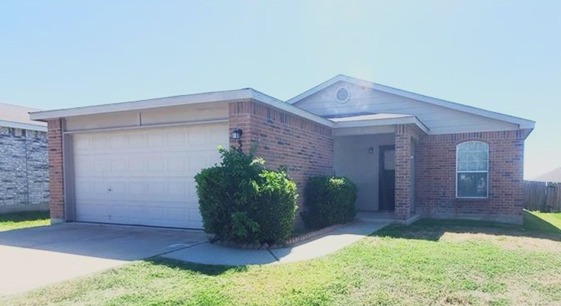 Fantastic 3 Bed 2 Bath With Solar Panels – photo 1