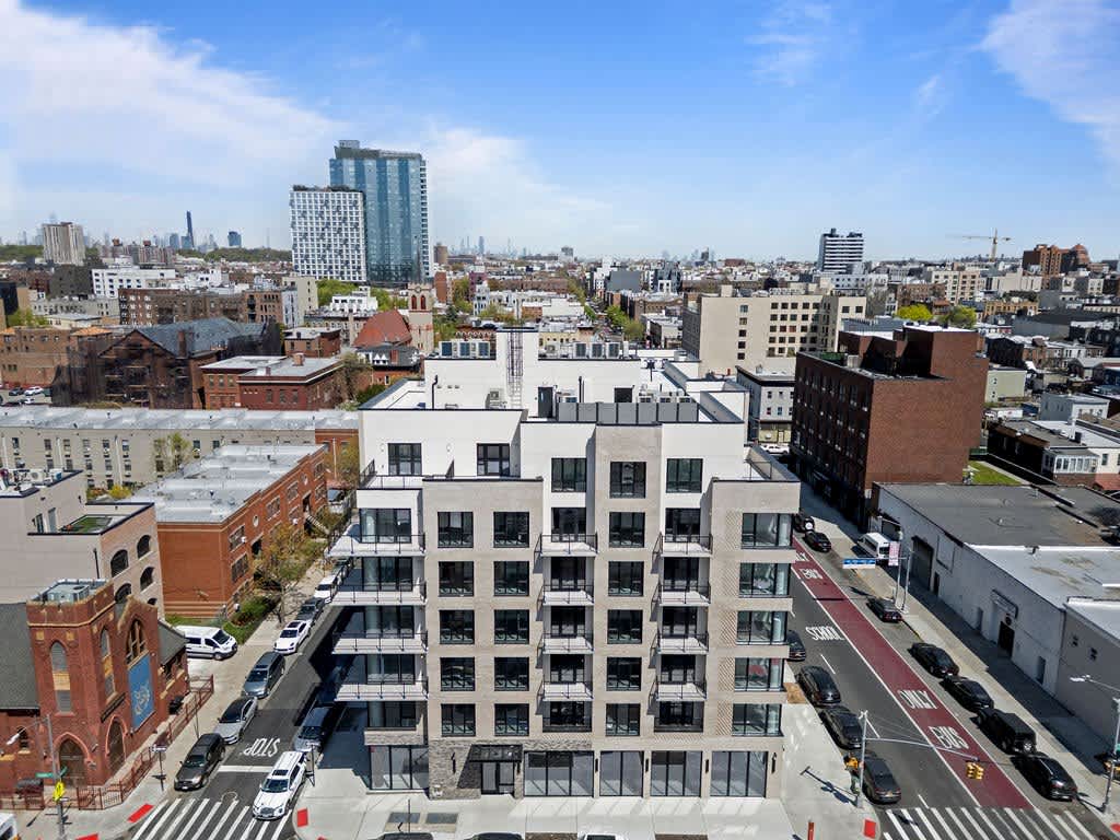2605 Snyder Ave – photo 2