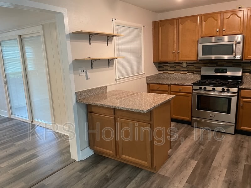8011 Beckner Ct – photo 5