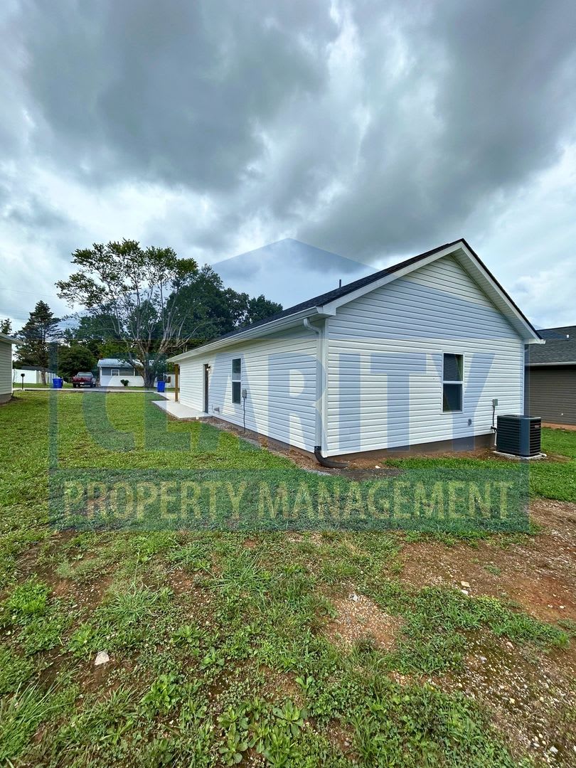 Single Level Three Bedroom Home – photo 4