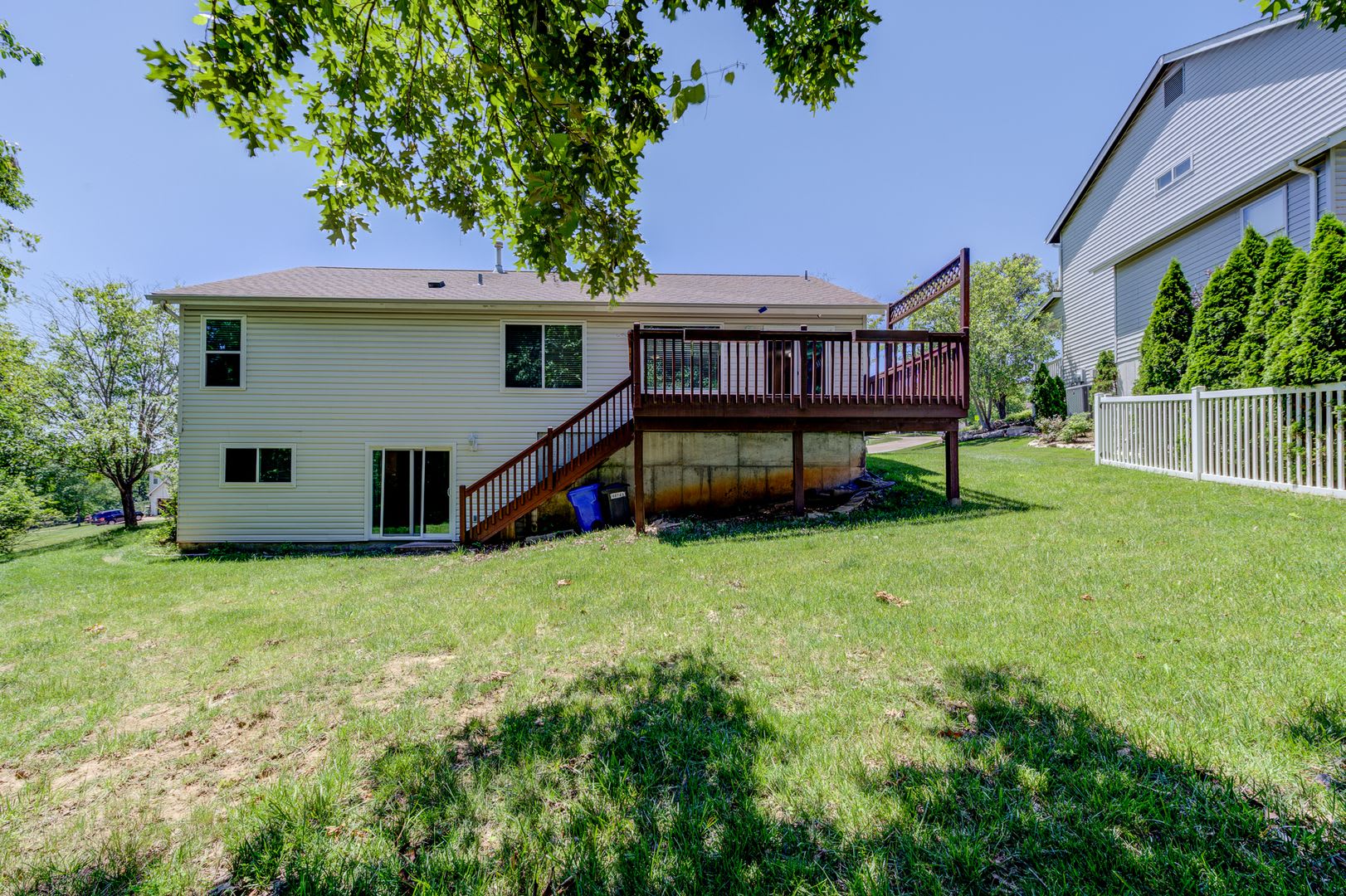 Spacious 3 Bedroom With A Finished Basement Fantastic Eureka Location – photo 2