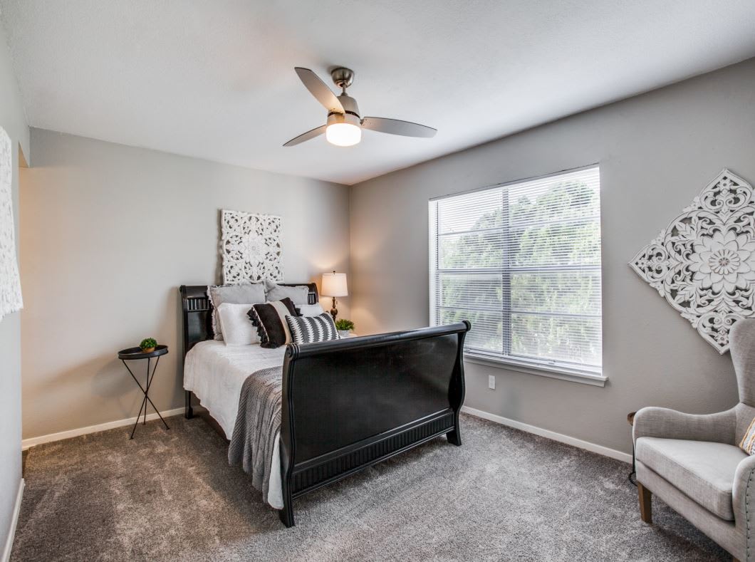 Greenbrier Apartments – photo 1