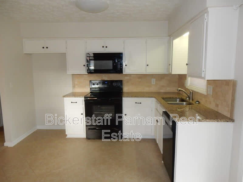 8110 Trafalgar Way – photo 5