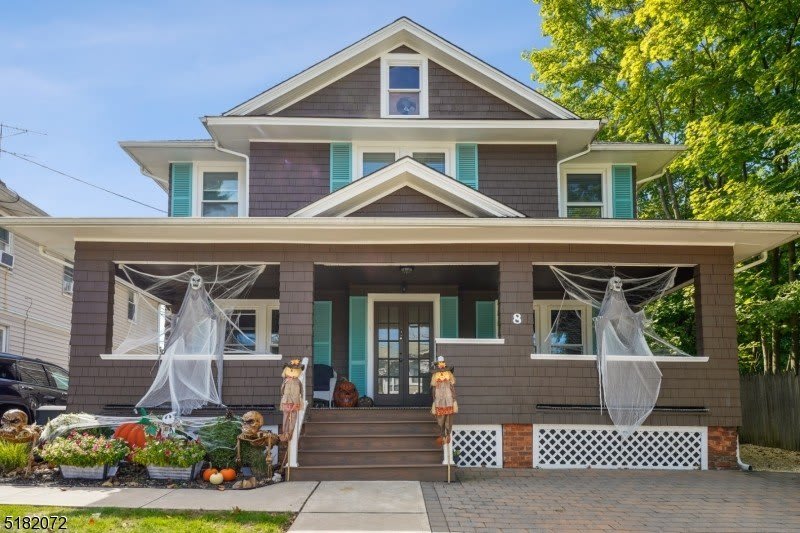 8 Oak Grove Rd – photo 1