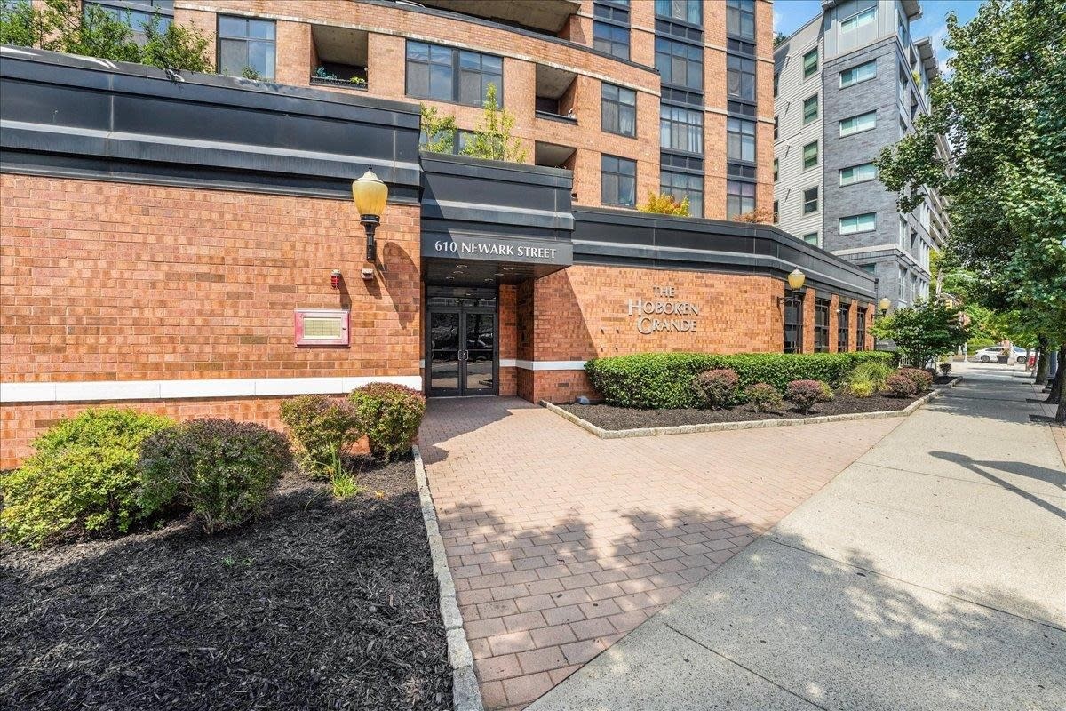 610 Newark St – photo 1