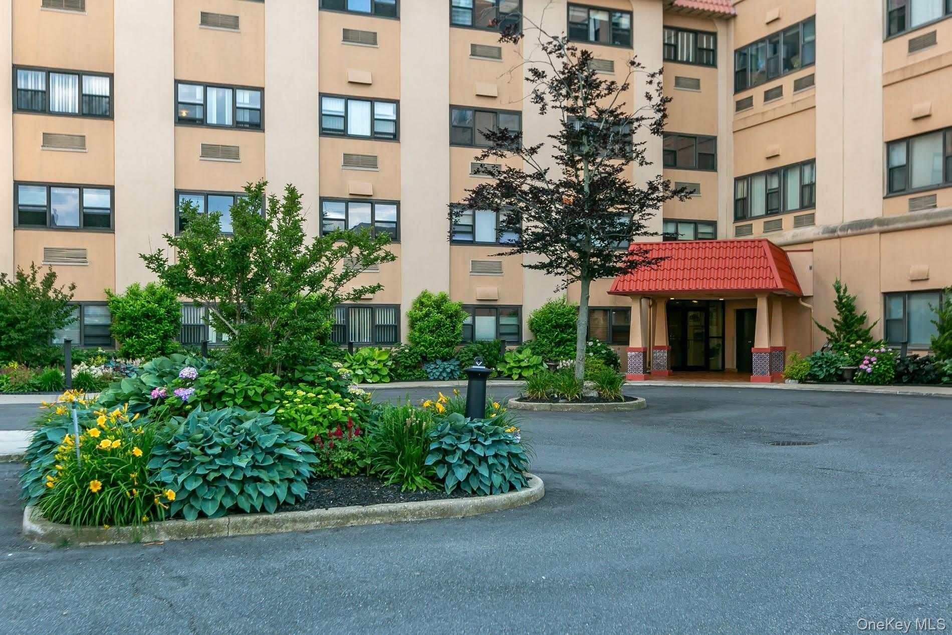 185 W Park Avenue – photo 3