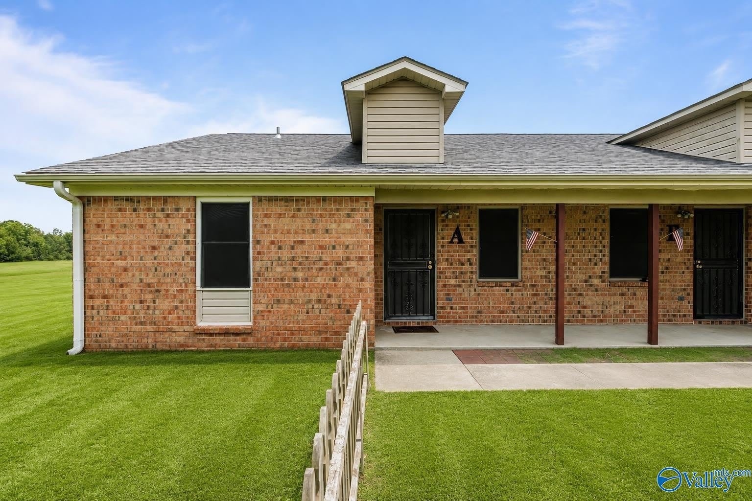 226 Cedar Lake Road SW – photo 2