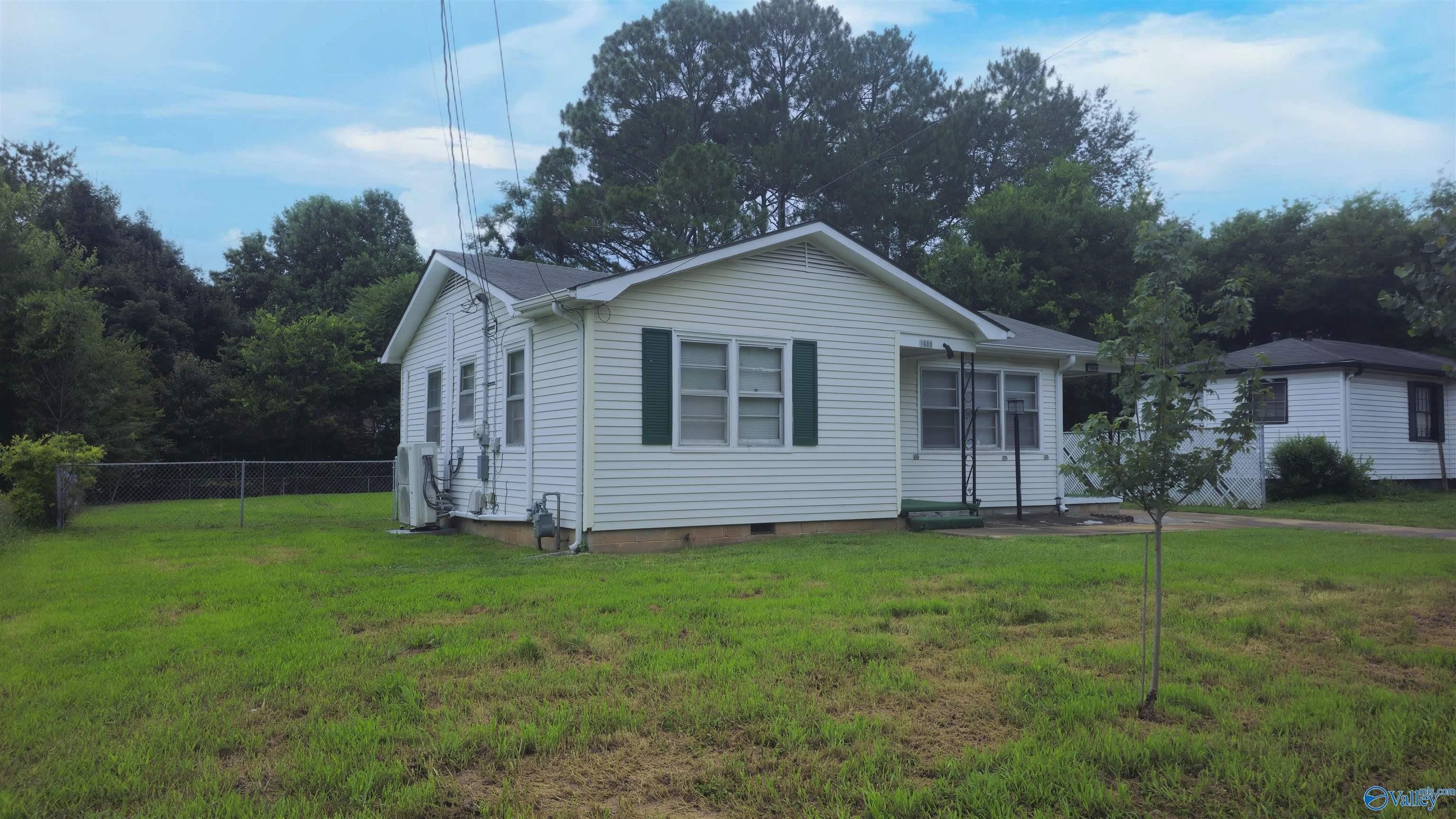 1609 Armstrong Street – photo 2