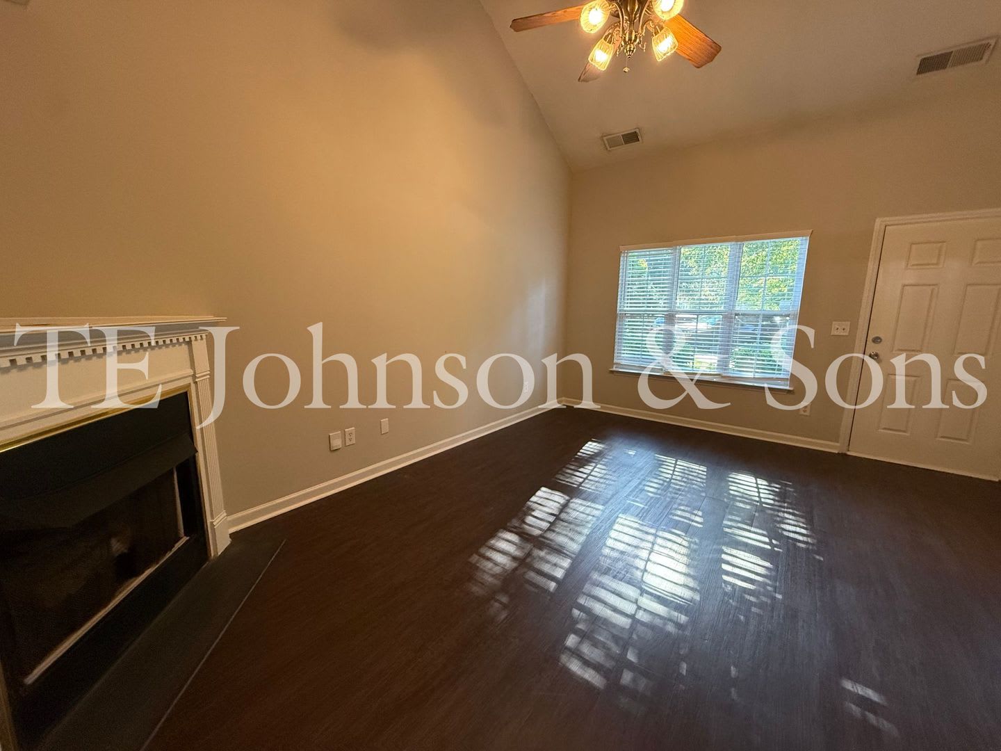 Beautiful 3Br Home With Vaulted Ceilings Community Pool Main Level Primary Suite – photo 4