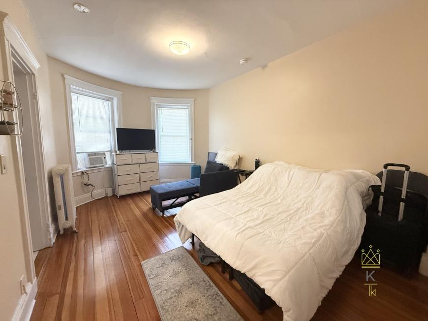 181 Winthrop Rd. – photo 1