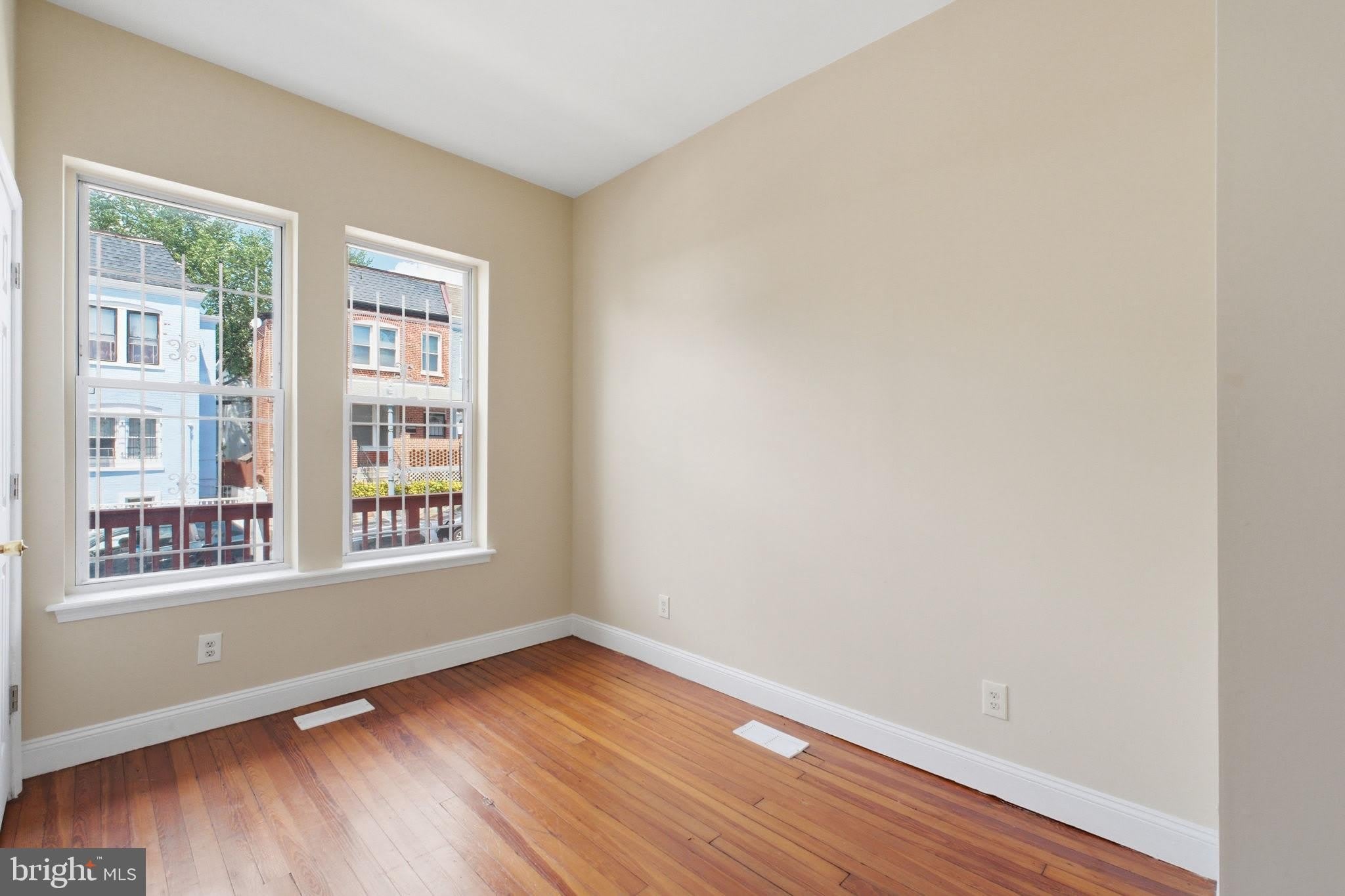 720 GRESHAM Place NW – photo 4