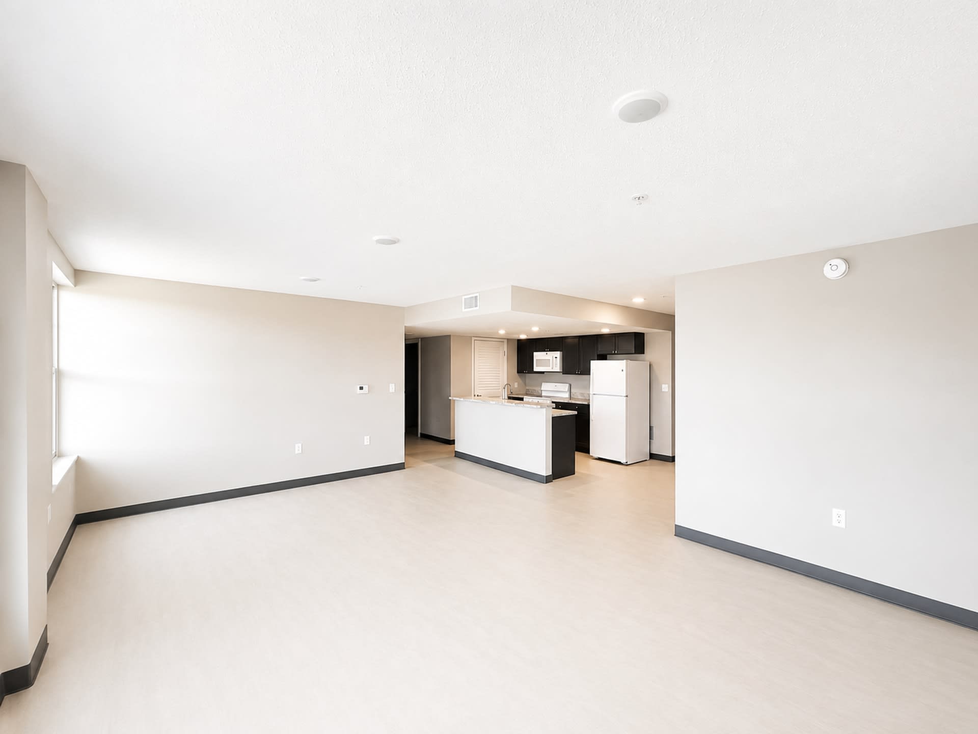 Historic Downtown Living at Miami Towers – photo 4