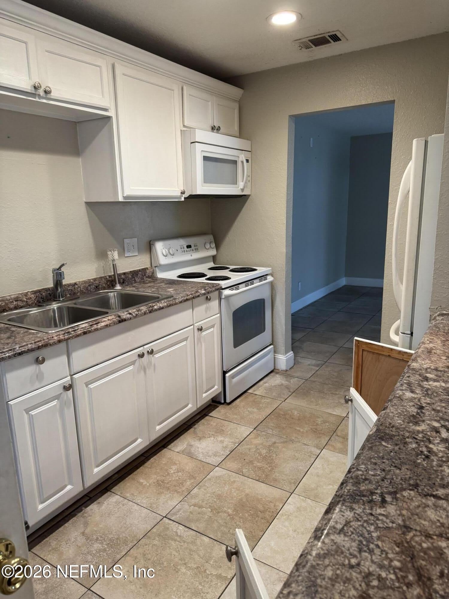 3923 HARBOR VIEW Drive – photo 5