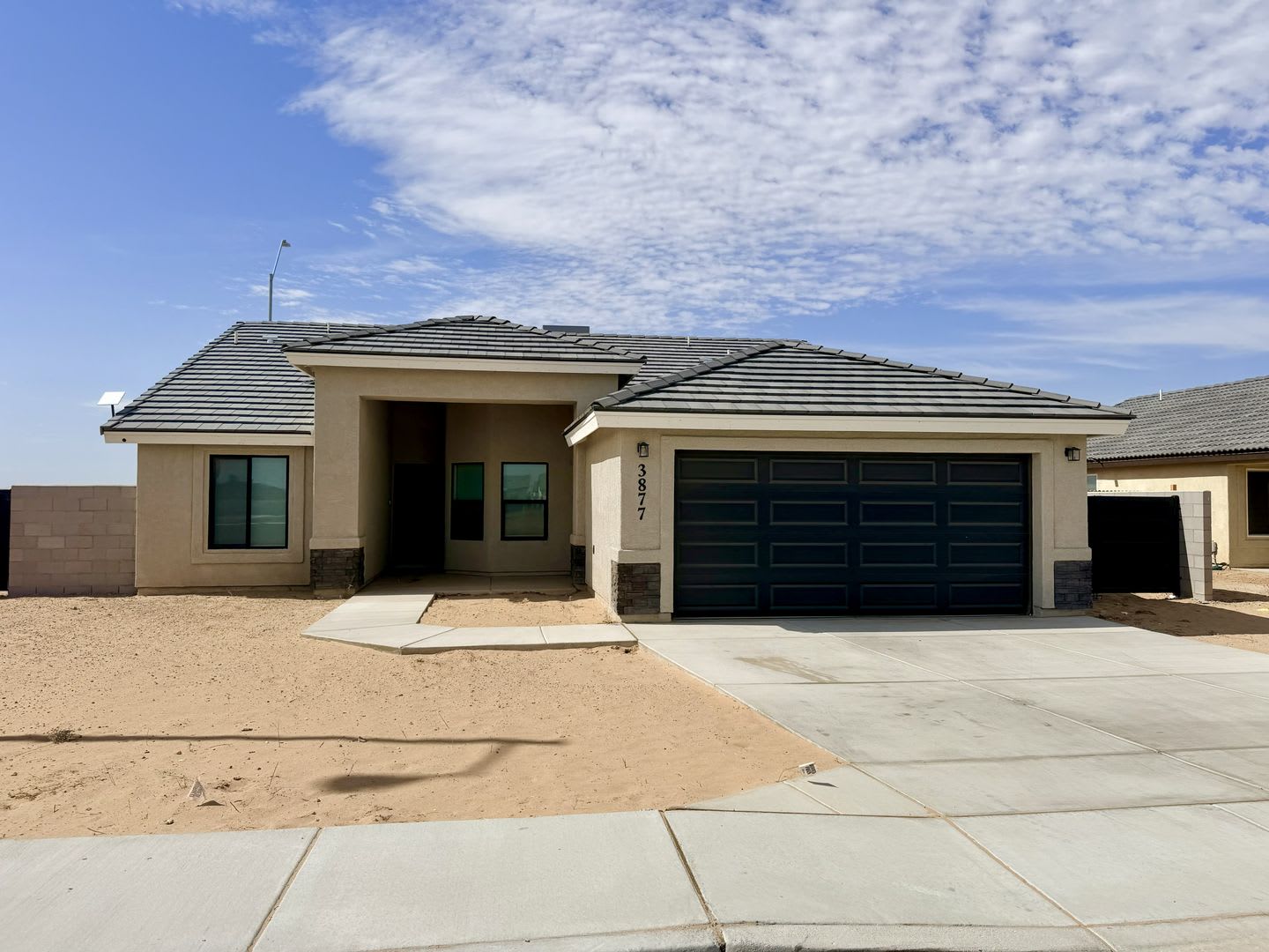 San Luis Corner Lot home with a Large Master Suite – photo 1