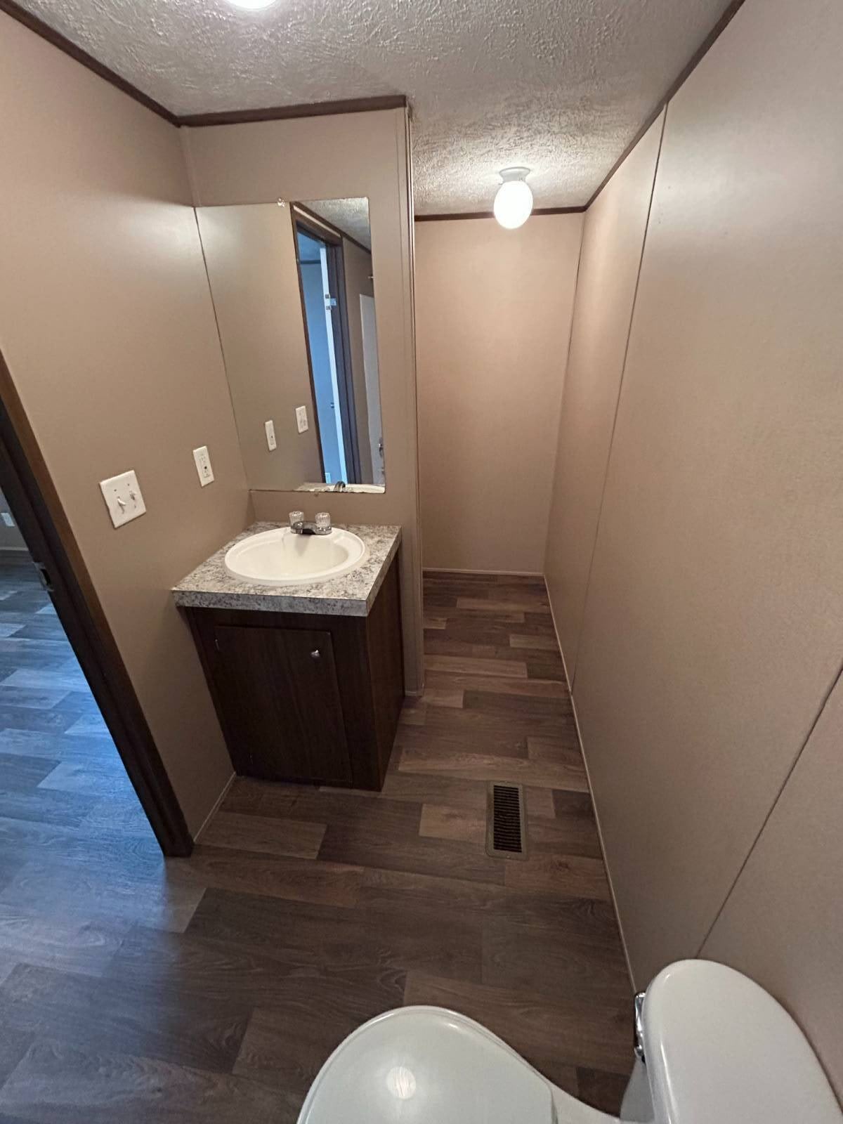 1509 Thomas Dr – photo 4