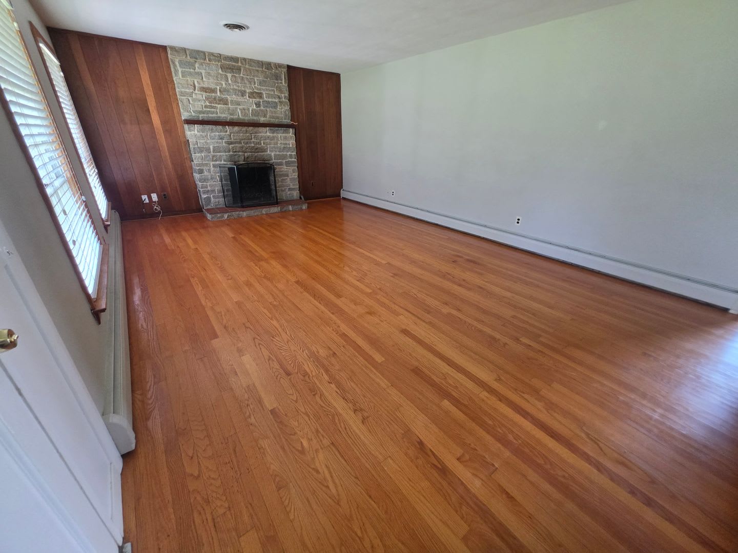 Charming 3-Bedroom Home with Country Feel & Spacious Yard – photo 4