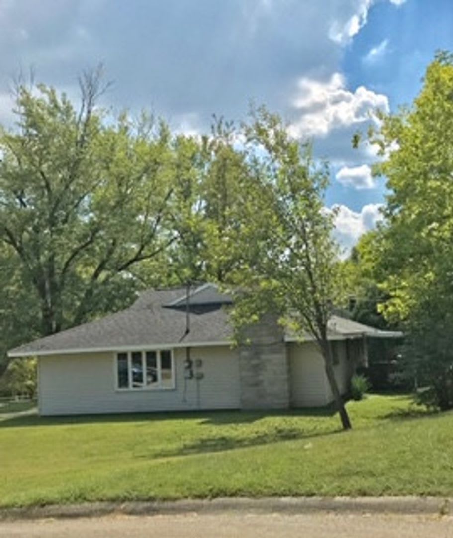 3 Bedroom Ranch Home Avail August 2026; Monthly Rent $1,650 – photo 3