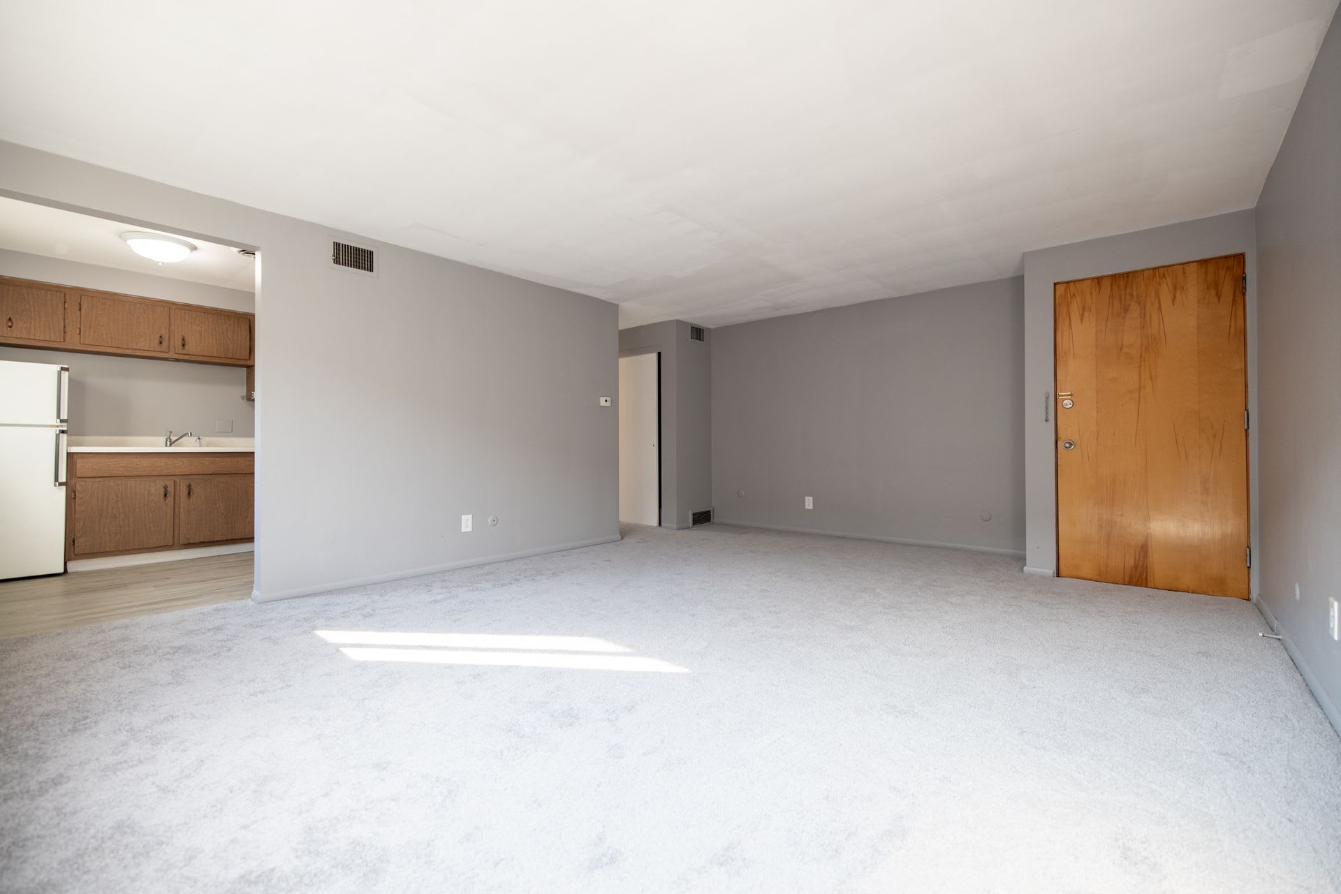 Broadway Manor Apartments – photo 1