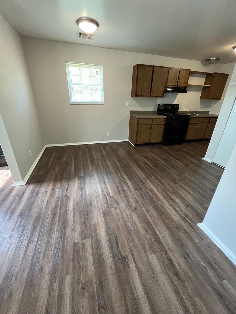 Updated One Bedroom Bungalow Washer Dryer Included – photo 3
