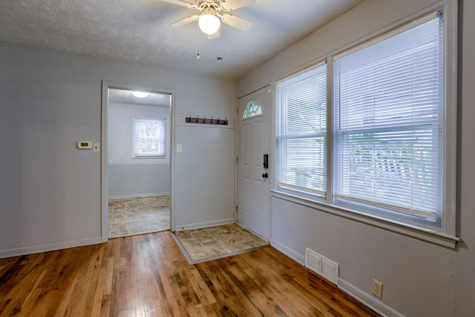 2 Bedroom Benson Charmer!! – photo 4